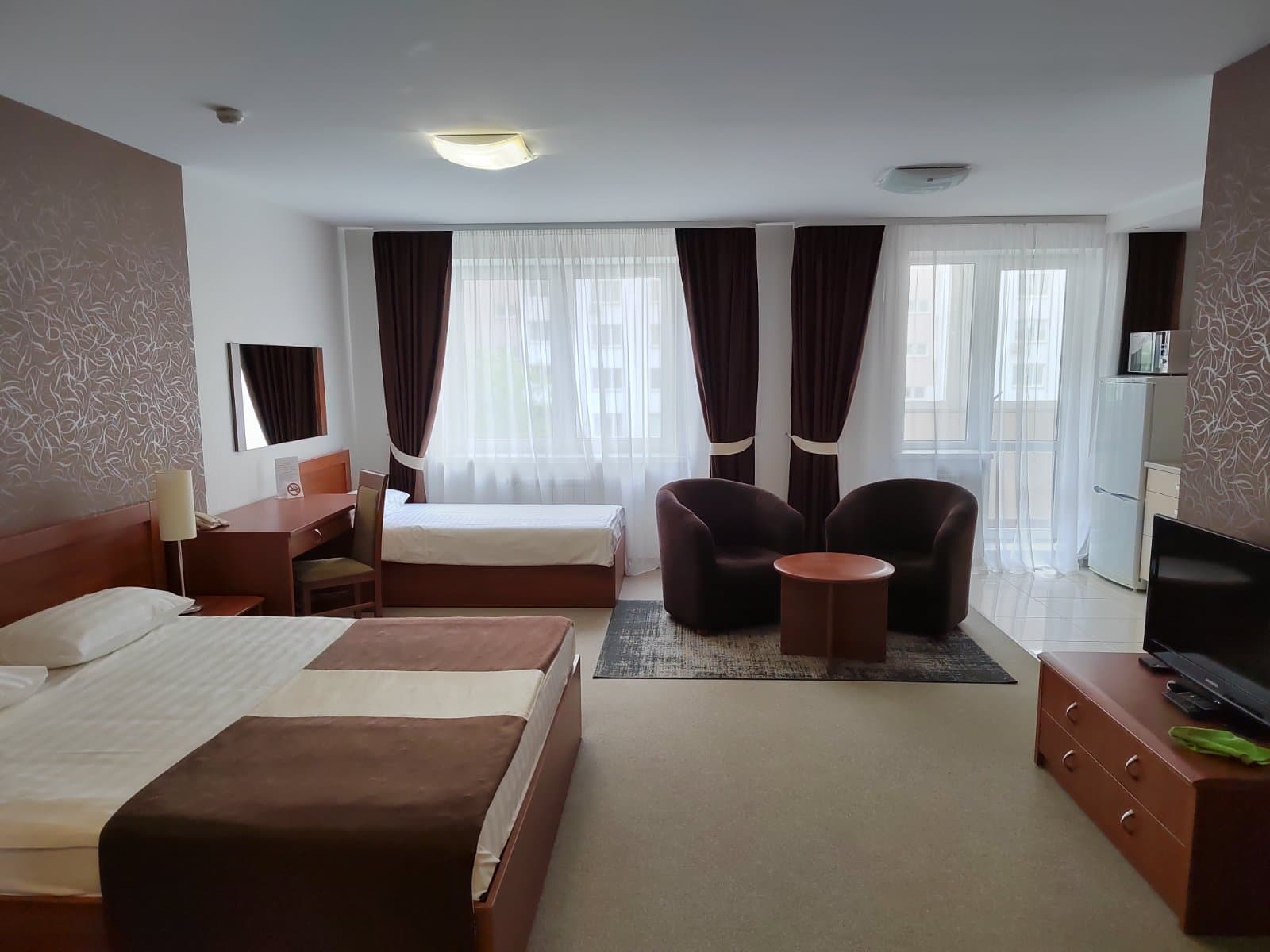 Студио DBL + SNGL — двуспальная кровать, 38 м², Comfort Hotel Минск