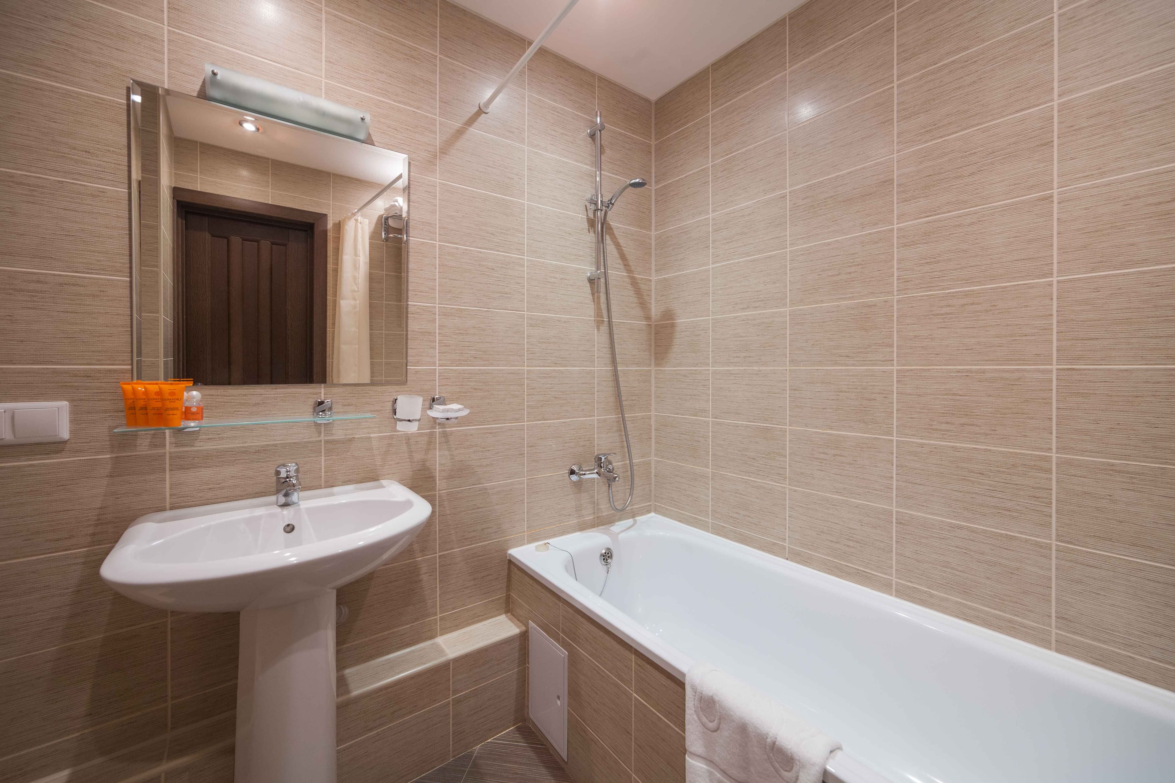 Семейные апартаменты — двуспальная кровать + диван, 84 м², Comfort Hotel Минск — фото 2